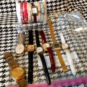 Vintage and newer watches. Not tested. Lot